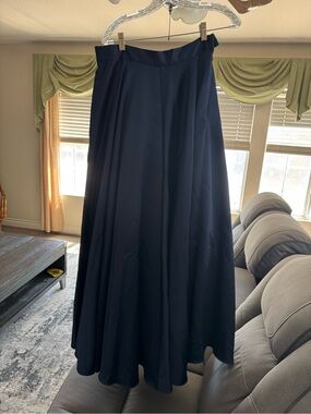 Beautiful navy skirt for fall/winter parties
